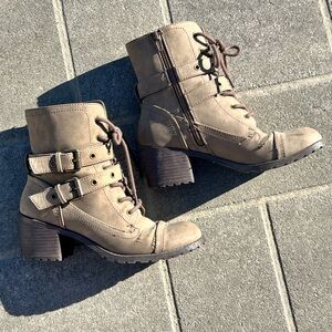 Report | Chunky Heel Combat Boots in Size 6.5